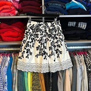 Talbots white with black flowers pleated skirt size 2P